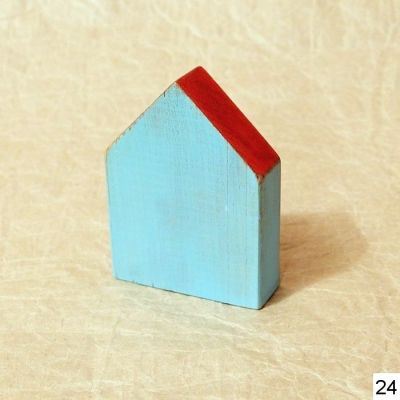 modrá dřevěný domeček 6 x 8 cm