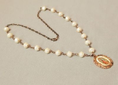 náhrdelník s medailonkem Panna Maria