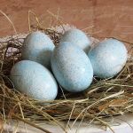 velikonoční vajíčka modrá kropenatá