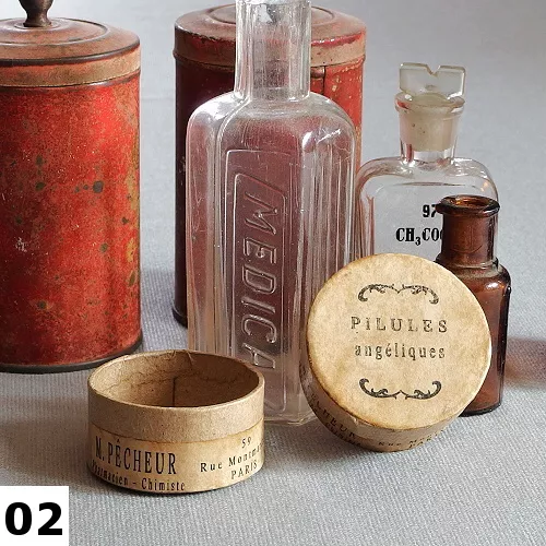 Vintage papirova krabicka Pharmacie I 02 s autorskou etiketou