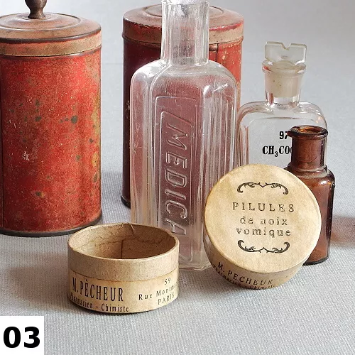 Vintage papirova krabicka Pharmacie I 03 s autorskou etiketou
