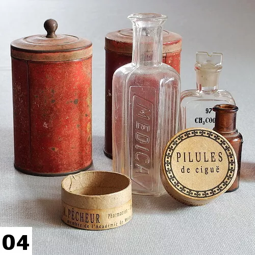 Vintage papirova krabicka Pharmacie II 04 s autorskou etiketou