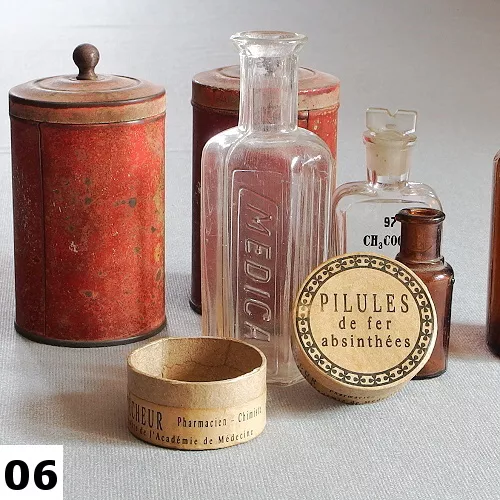 Vintage papirova krabicka Pharmacie II 06 s autorskou etiketou