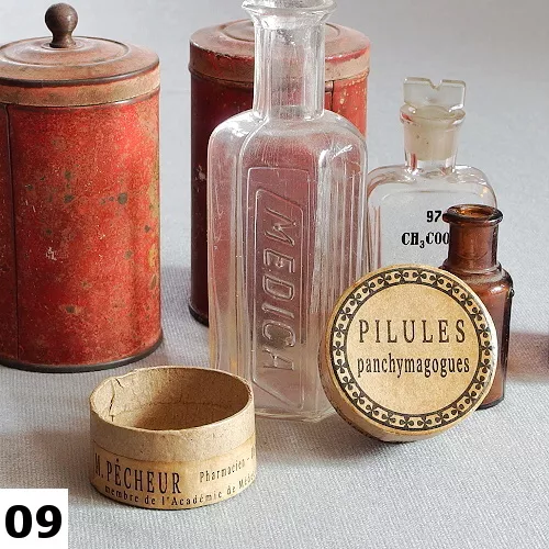 Vintage papirova krabicka Pharmacie II 09 s autorskou etiketou